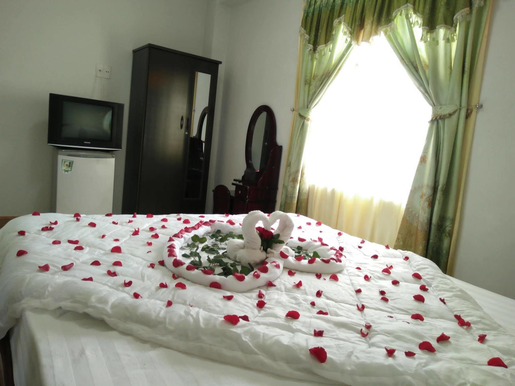 Valentine Hotel Hue Bagian luar foto