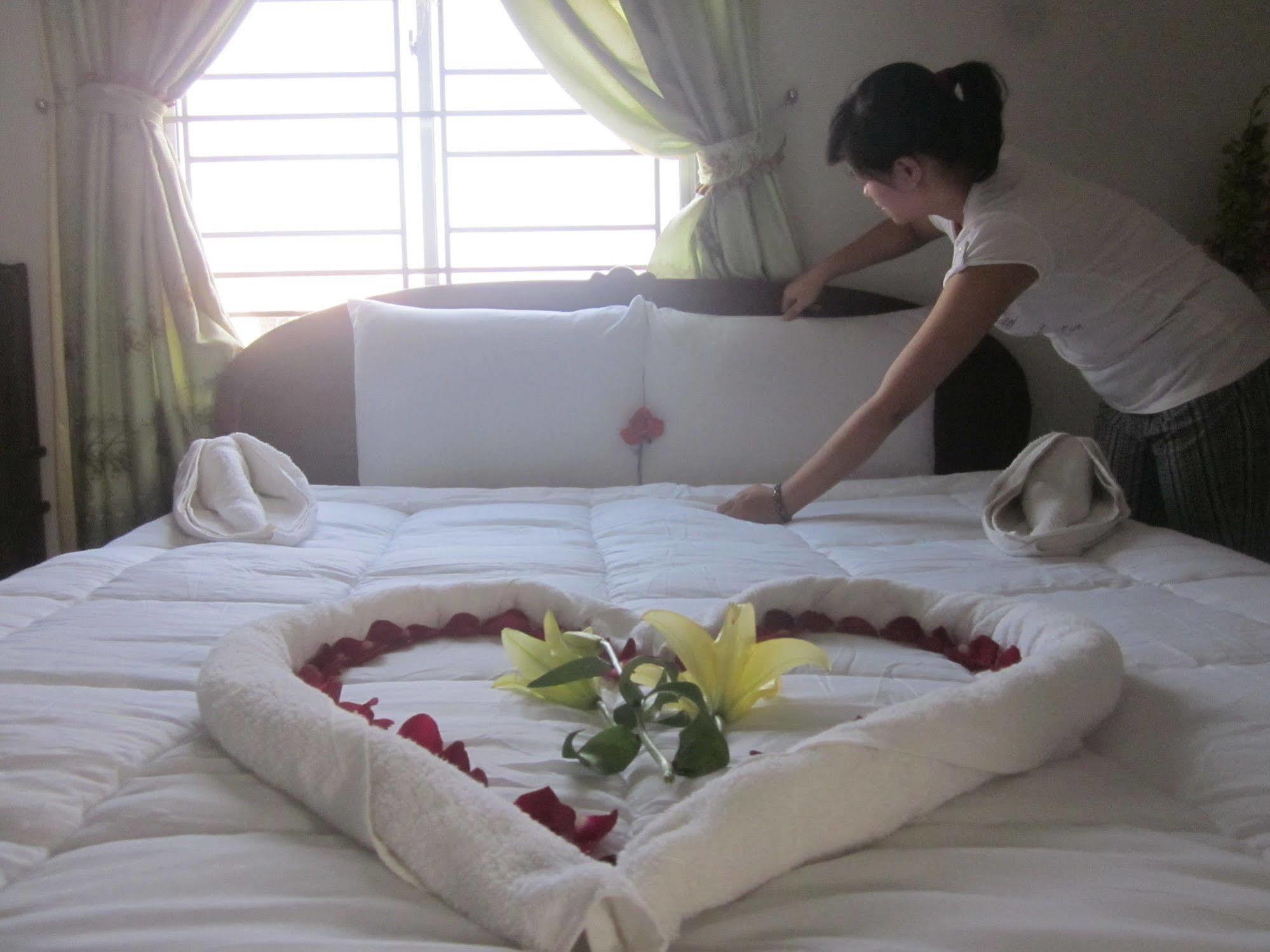 Valentine Hotel Hue Bagian luar foto