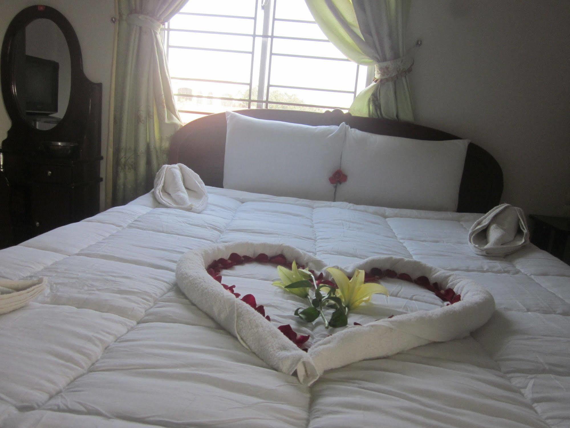 Valentine Hotel Hue Bagian luar foto