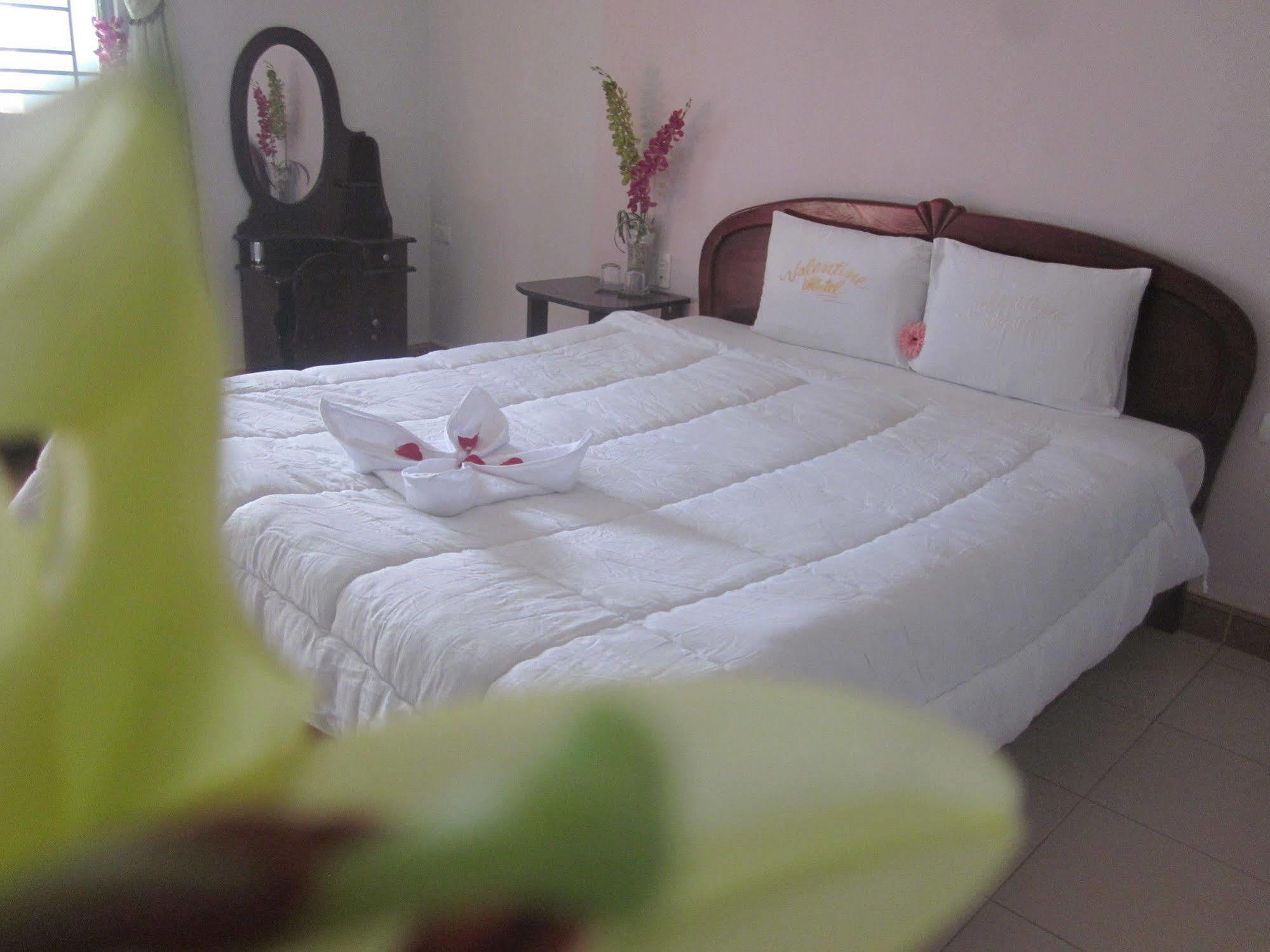 Valentine Hotel Hue Bagian luar foto