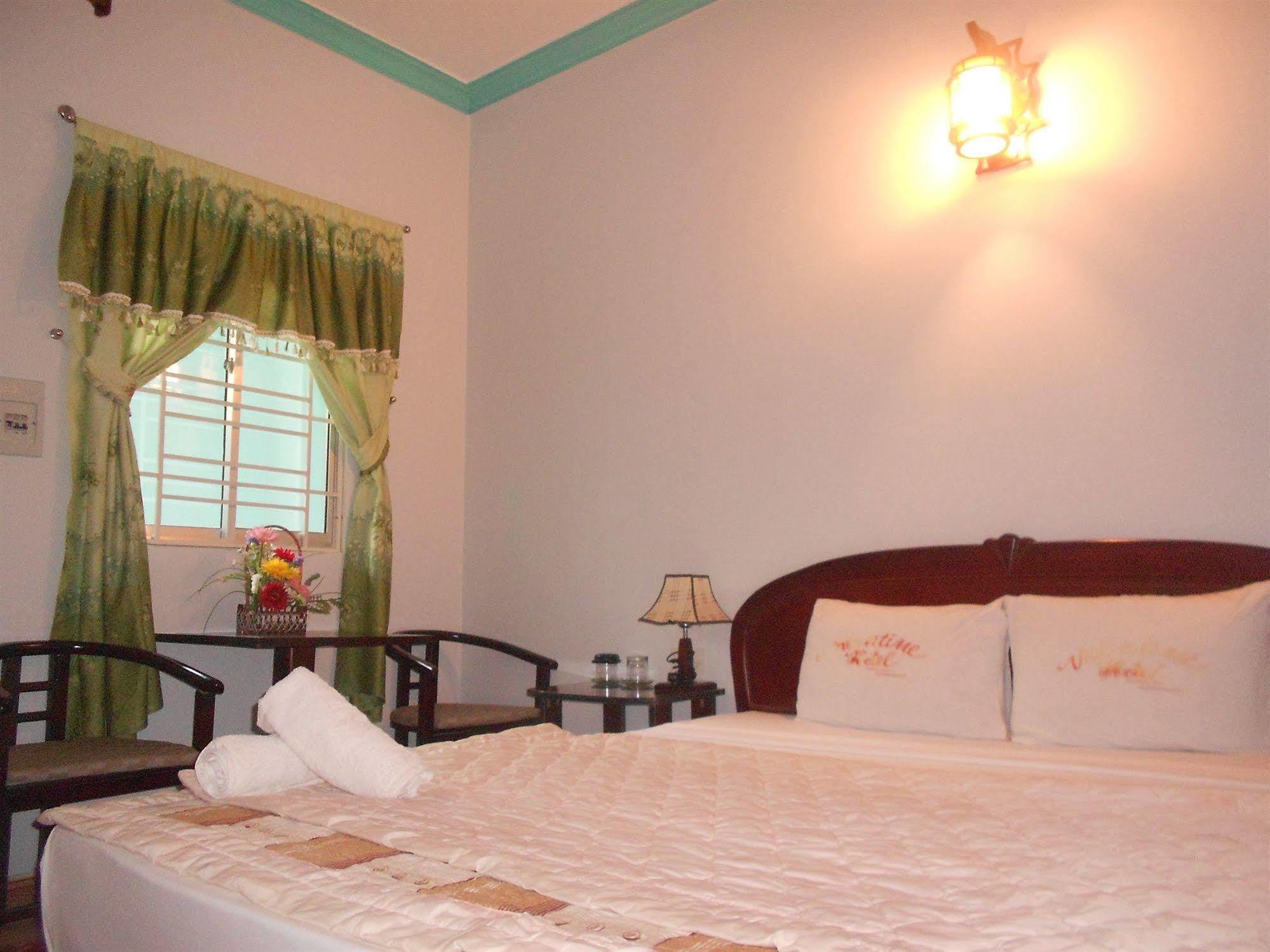 Valentine Hotel Hue Bagian luar foto