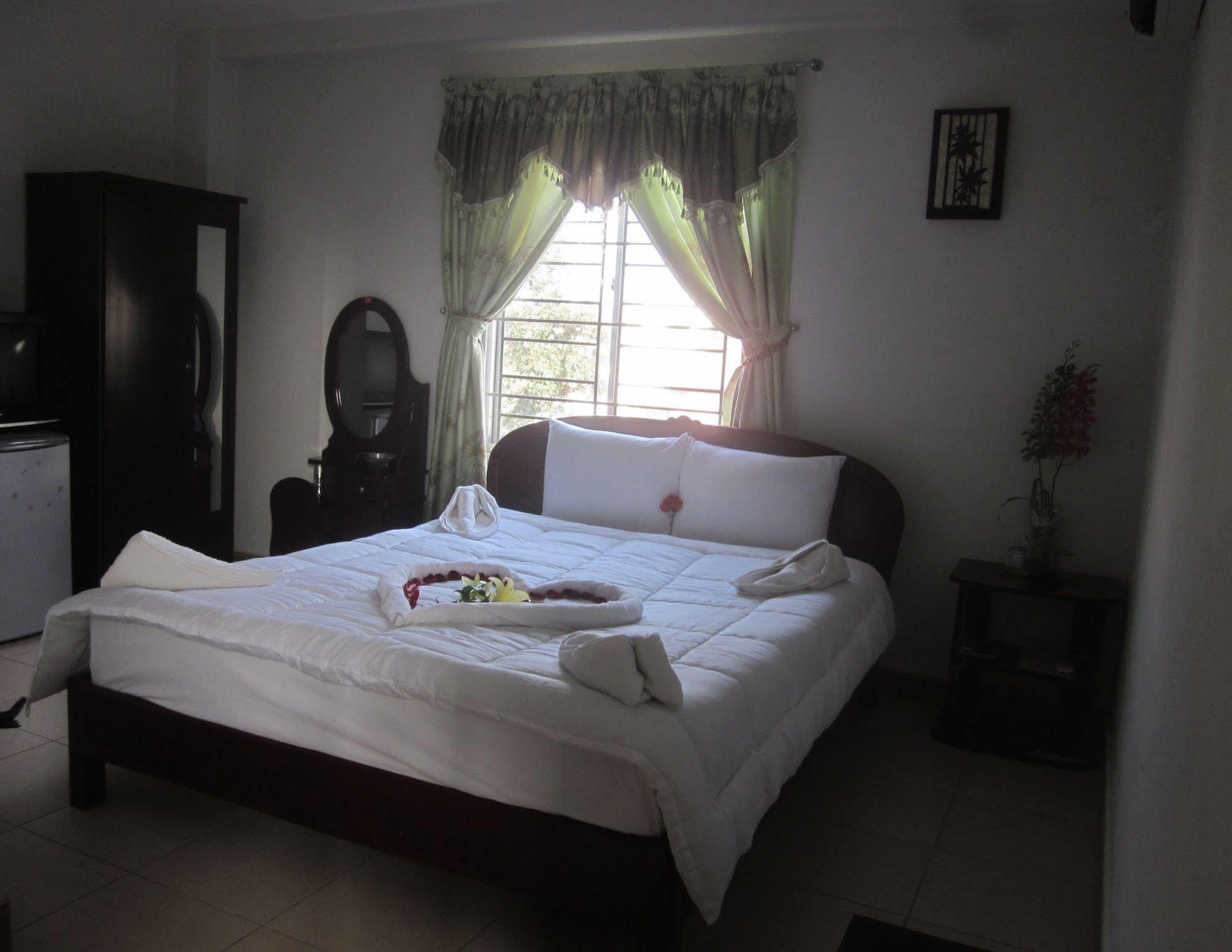 Valentine Hotel Hue Bagian luar foto