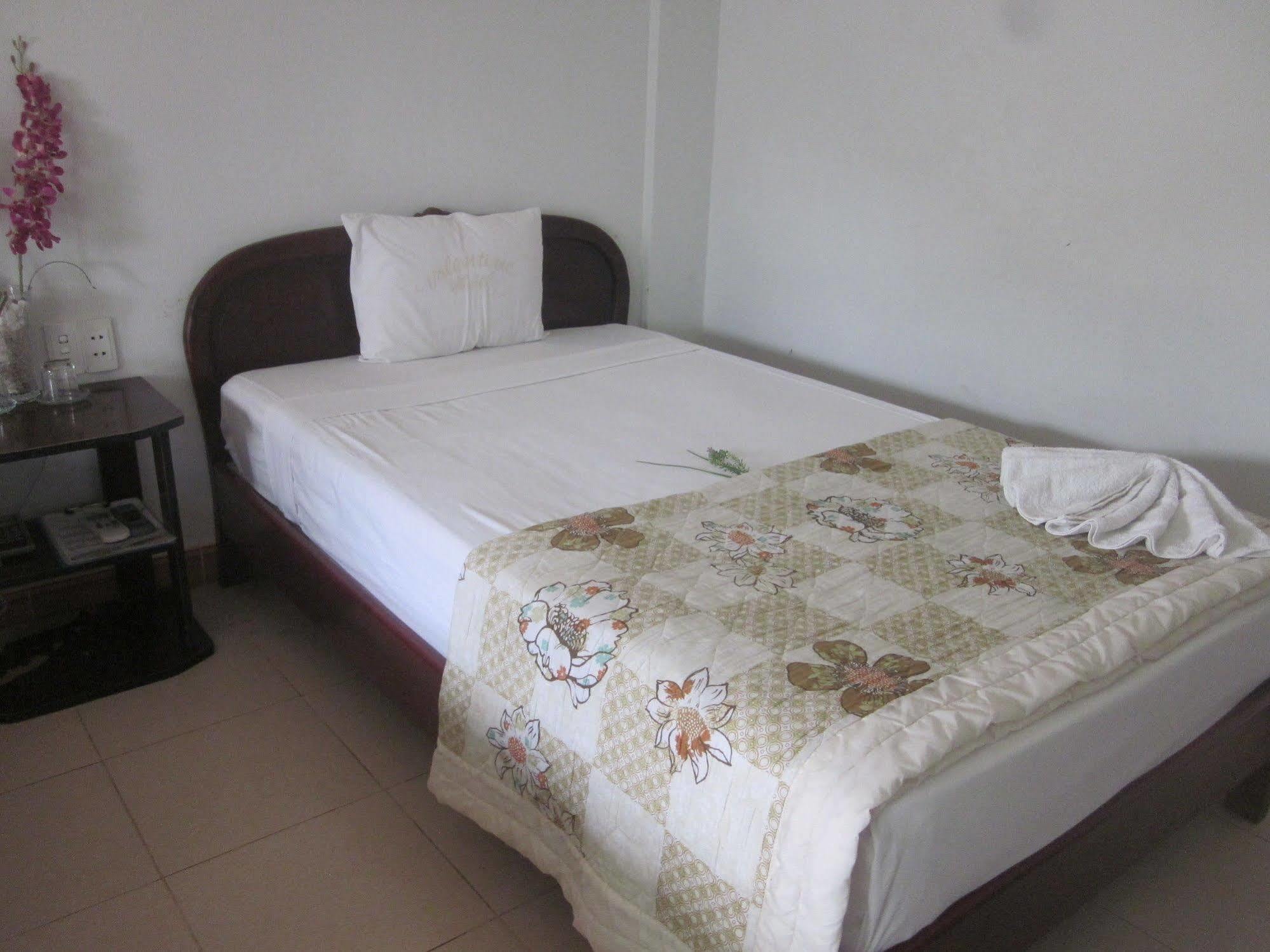 Valentine Hotel Hue Bagian luar foto
