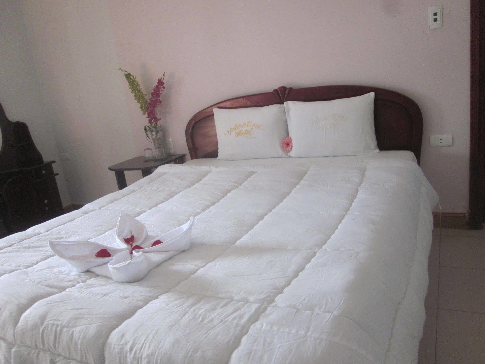 Valentine Hotel Hue Bagian luar foto